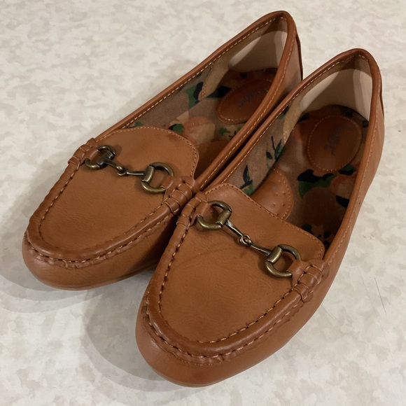 boc Shoes - BOC women’s Brown Leather Loafers with Gold Buckle size 8